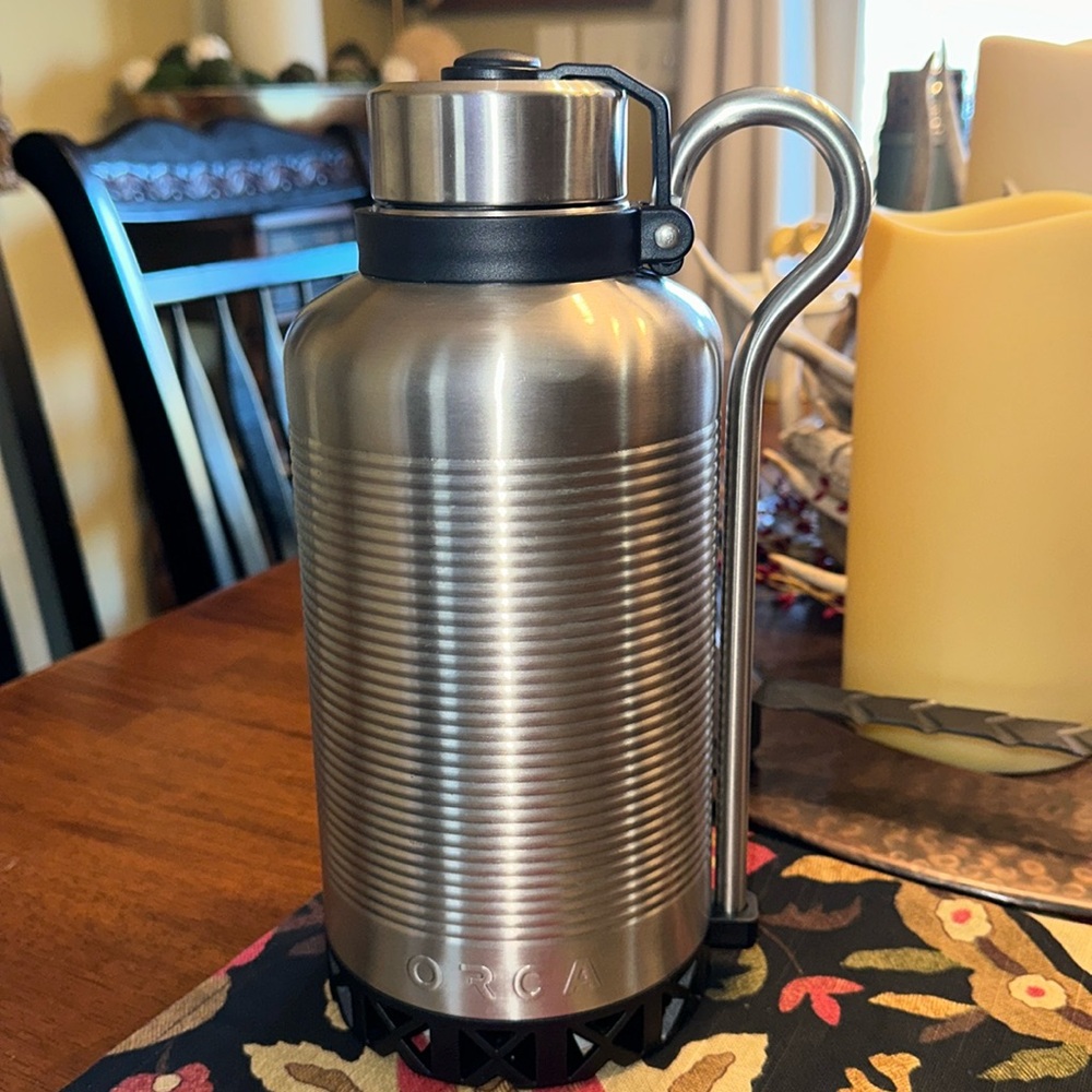 ORCA GROWLER 64 ounce DRINK WATER BOTTLE